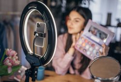 TikTok e beauty routine, quando la skincare diventa pericolosa: lo studio