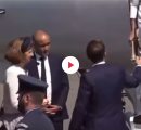 Brigitte Macron rifiuta la mano di Emmanuel scendendo dall’aereo: quando la galanteria diventa un’offesa per le donne