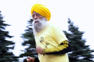 Fauja Singh Maratoneta mentre corre