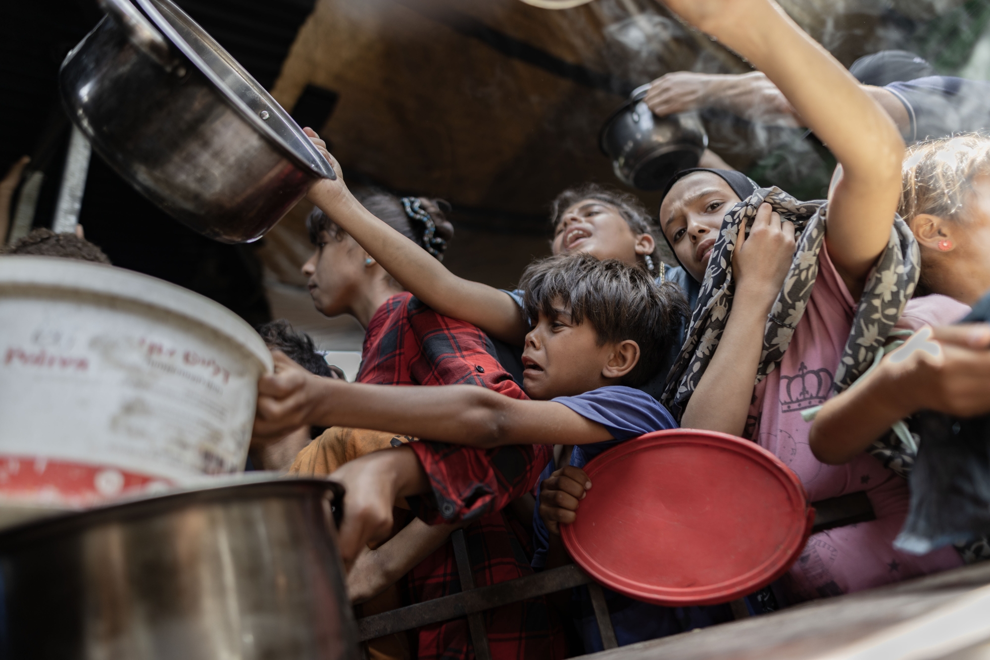 Onu: “A Gaza uccise oltre mille persone in fila per il cibo”, così la fame porta alla morte
