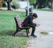 Giovani e smartphone: e se il vero problema non fosse lo schermo, ma il silenzio degli adulti?