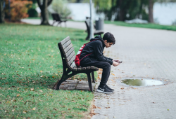 Il 40% dei giovanissimi ha ridotto l’uso dello smartphone