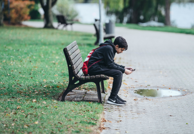 Il 40% dei giovanissimi ha ridotto l’uso dello smartphone