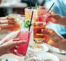 Gen Z e alcol, addio alla “gioventù bruciata”: la nuova moda è il mocktail