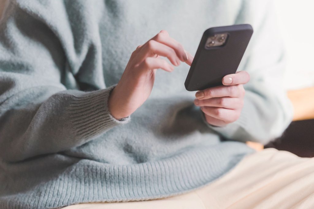 Ragazza Cellulare Canva