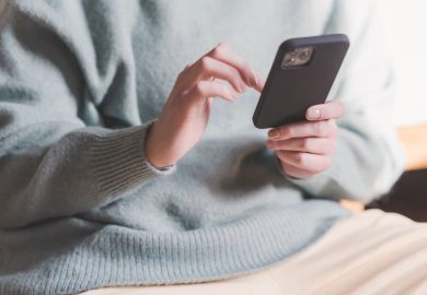 Crimefluencer adescano adolescenti per indurre all’autolesionismo