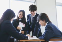 Il Giappone introduce l’educazione affettiva a scuola, e i risultati si vedono