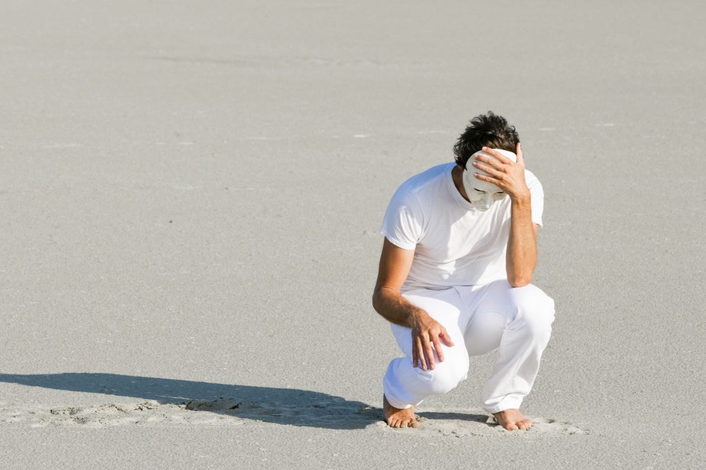 Uomo Triste Maschera Spiaggia Canva