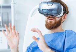 Ai Caraibi mentre viene operato alla prostata: la realtà virtuale incontra la medicina alle Molinette di Torino