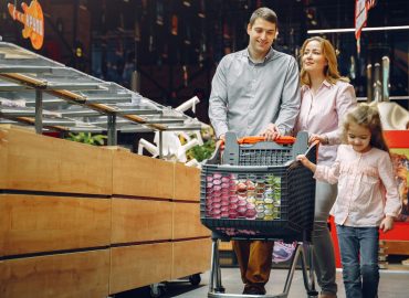 Consumi Italia, Paese spaccato: a Milano più del doppio rispetto a Foggia