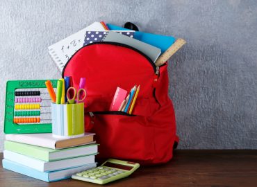 Scuola, dagli zaini hi tech ai diari da 40 euro. Il pedagogista: “Educare alla sobrietà”