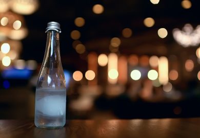 Verso una generazione di astemi? Così un ristorante propone un “menù d’acqua”