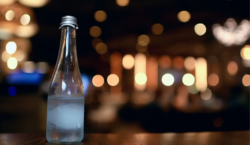Verso una generazione di astemi? Così un ristorante propone un “menù d’acqua”