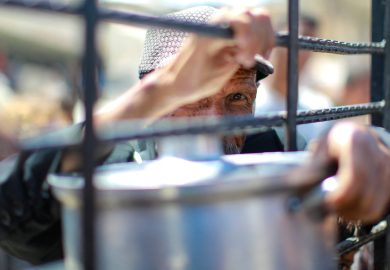 Fame a Gaza, Global Sumud Flotilla salpa per la Striscia con aiuti umanitari