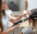 Riforma parrucchieri 2025: come cambierebbe il lavoro a domicilio?