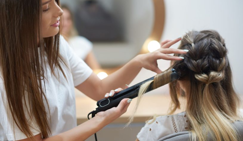 Riforma parrucchieri 2025: come cambierebbe il lavoro a domicilio?
