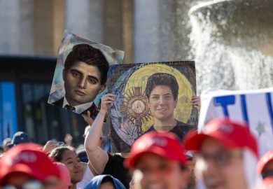 Come si diventa santi? La canonizzazione di Carlo Acutis e Pier Giorgio Frassati