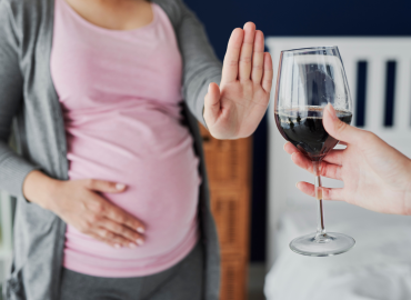 “Un bicchiere non fa male”? In gravidanza può rovinare una vita