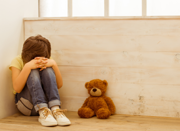 Schiaffi, sculacciate e botte sui bambini: zero benefici, solo danni