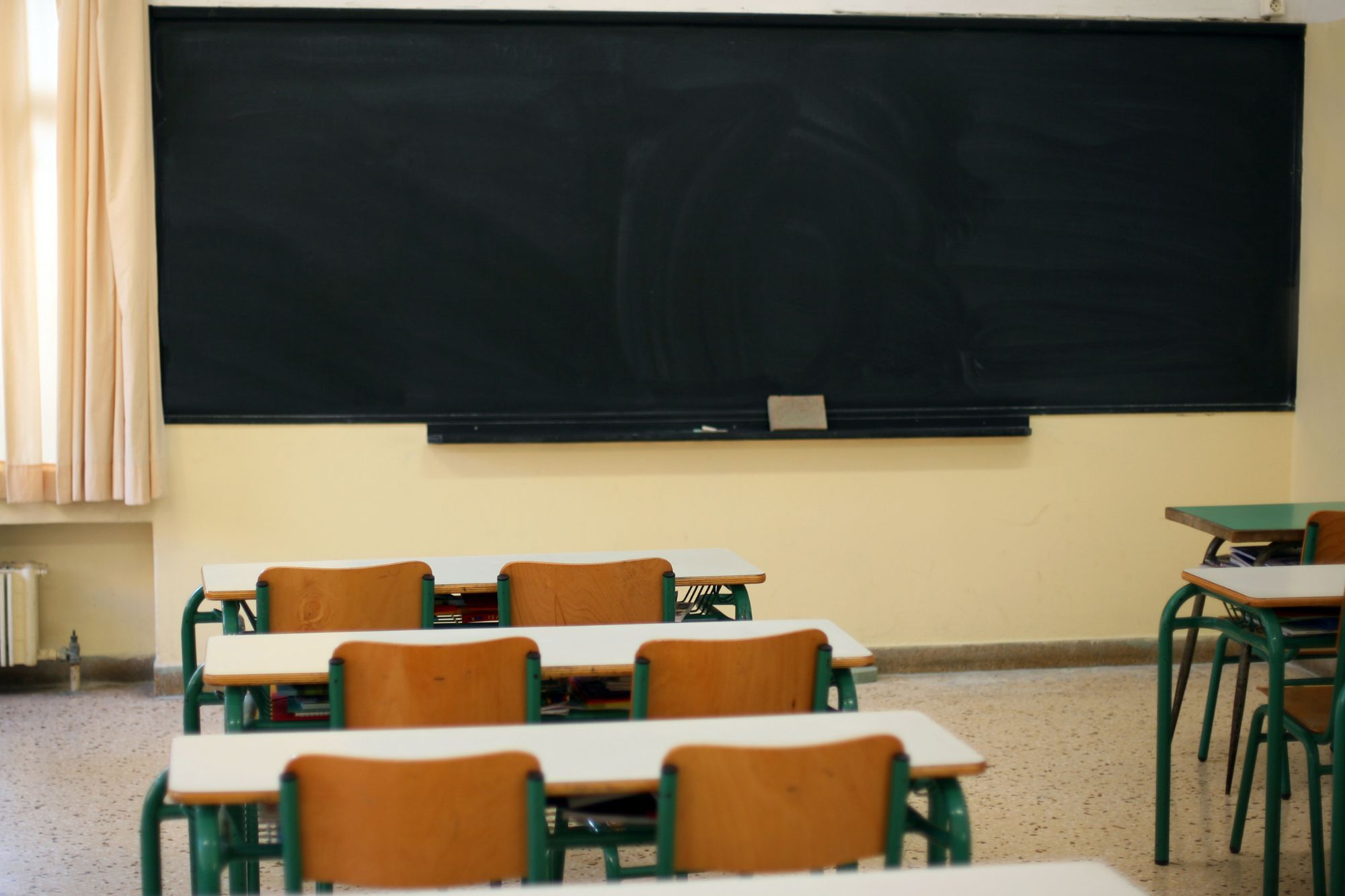 La denatalità chiude le scuole: sospese le attività in oltre 750 istituti in Grecia