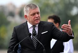 “Esistono solo due generi: maschio e femmina”, così cambia la Costituzione slovacca