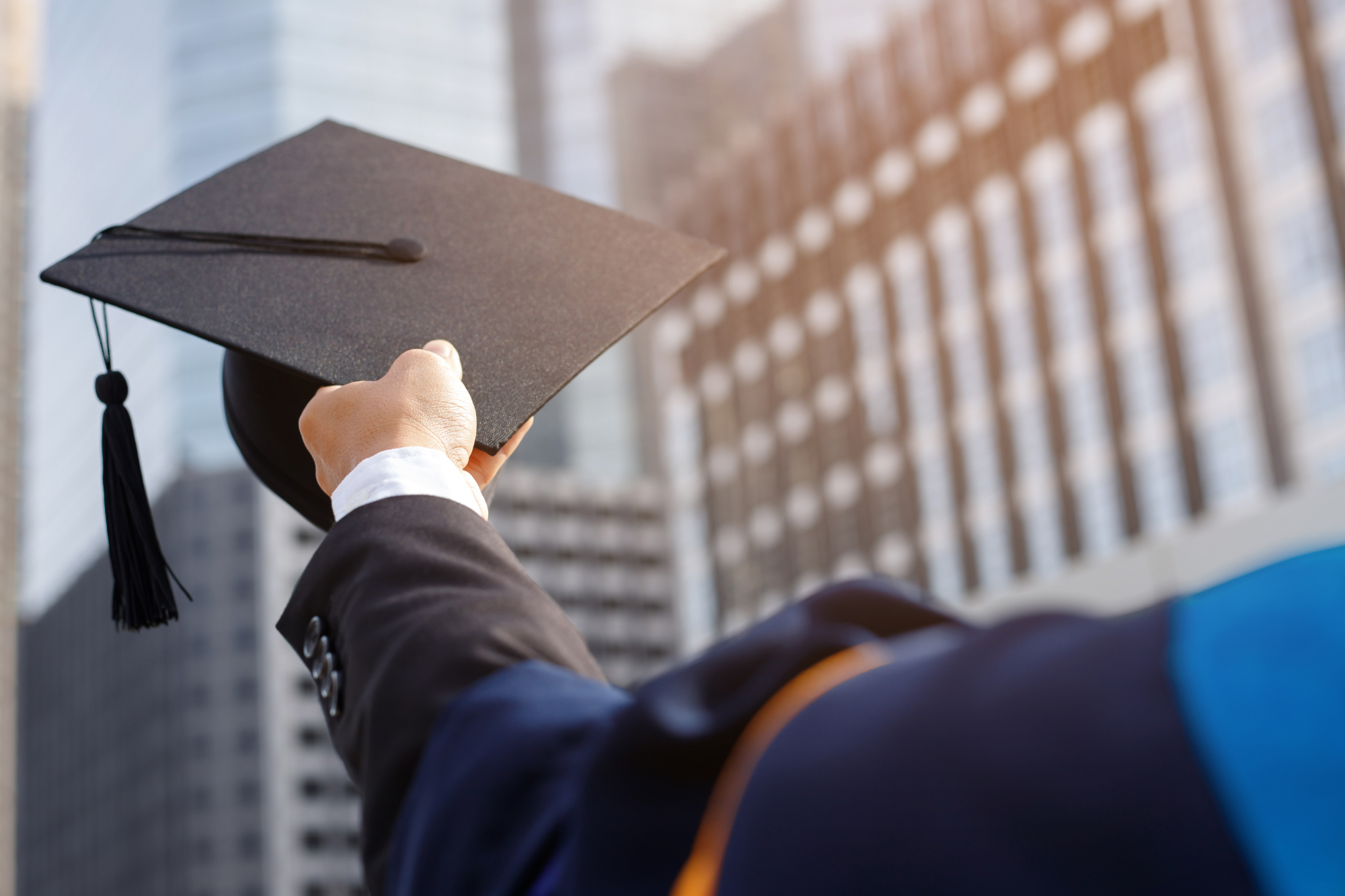 Riscatto laurea: taglio a 900 euro e pensione prima? Ecco il piano
