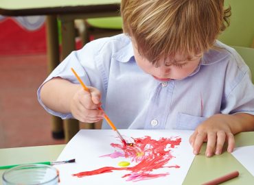 Lavoretti in vendita, l’asilo chiede ai genitori 1.200 euro per i disegni dei figli