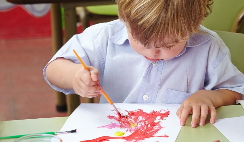 Lavoretti in vendita, l’asilo chiede ai genitori 1.200 euro per i disegni dei figli