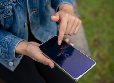 Social vietati ai minori? Dal ban a TikTok al coprifuoco digitale: la stretta francese