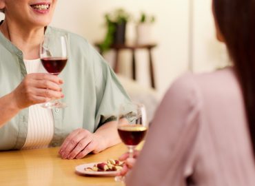 Alcol e cervello, sfatato un falso mito. I ricercatori: “Nessuna quantità è sicura”