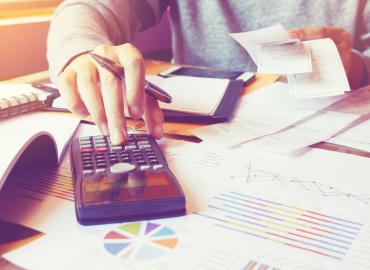 Quanto costa un figlio? Tra i sei e i sette anni di stipendio