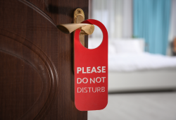 In Polonia il baby boom si prova in hotel: così un imprenditore sfida la denatalità