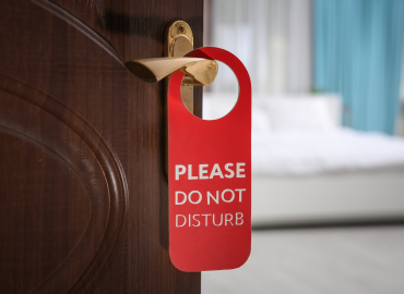 In Polonia il baby boom si prova in hotel: così un imprenditore sfida la denatalità