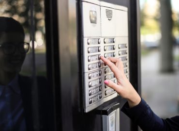 Niente cognome sul citofono? Rischi di pagarne le conseguenze