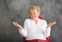 Perché le donne vivono più a lungo: la scienza svela il segreto della longevità