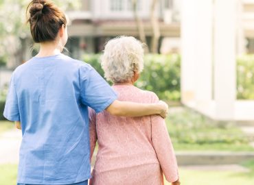 Carenza di infermieri, negli Stati Uniti si formano adolescenti e robotica. E in Italia?