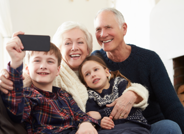 Cosa hanno da festeggiare i nonni se 4 su 10 non hanno il wifi?