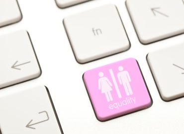 Parità di genere, quasi un uomo su tre crede sia già stata raggiunta