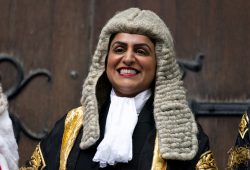 Uk, storica stretta sui migranti: asilo solo temporaneo e 20 anni (invece di 5) per la residenza