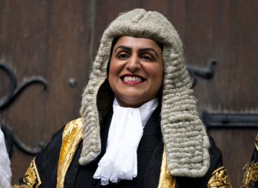 Uk, storica stretta sui migranti: asilo solo temporaneo e 20 anni (invece di 5) per la residenza