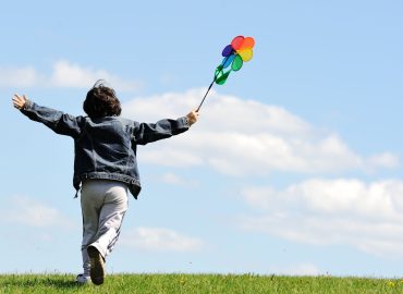 Paese che vai, felicità che trovi: individuata la “soglia minima” per vivere più a lungo (e meglio)