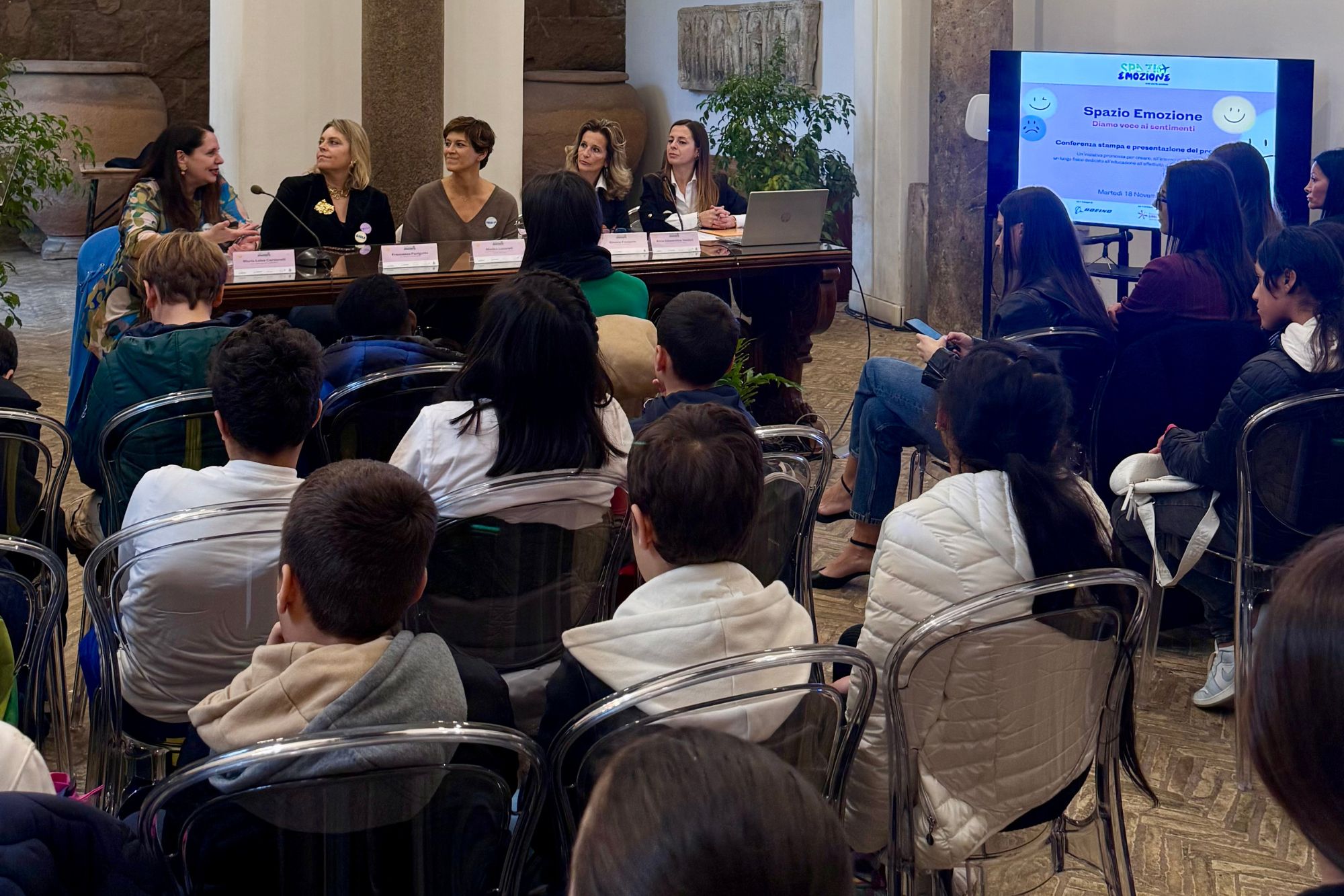 Educazione all’affettività, nasce “Spazio Emozione”: il progetto delle prime aule nelle scuole