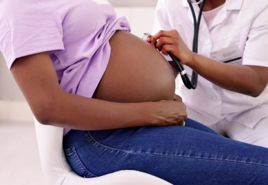 Mortalità materna: i tagli ai fondi minacciano i Paesi a basso reddito