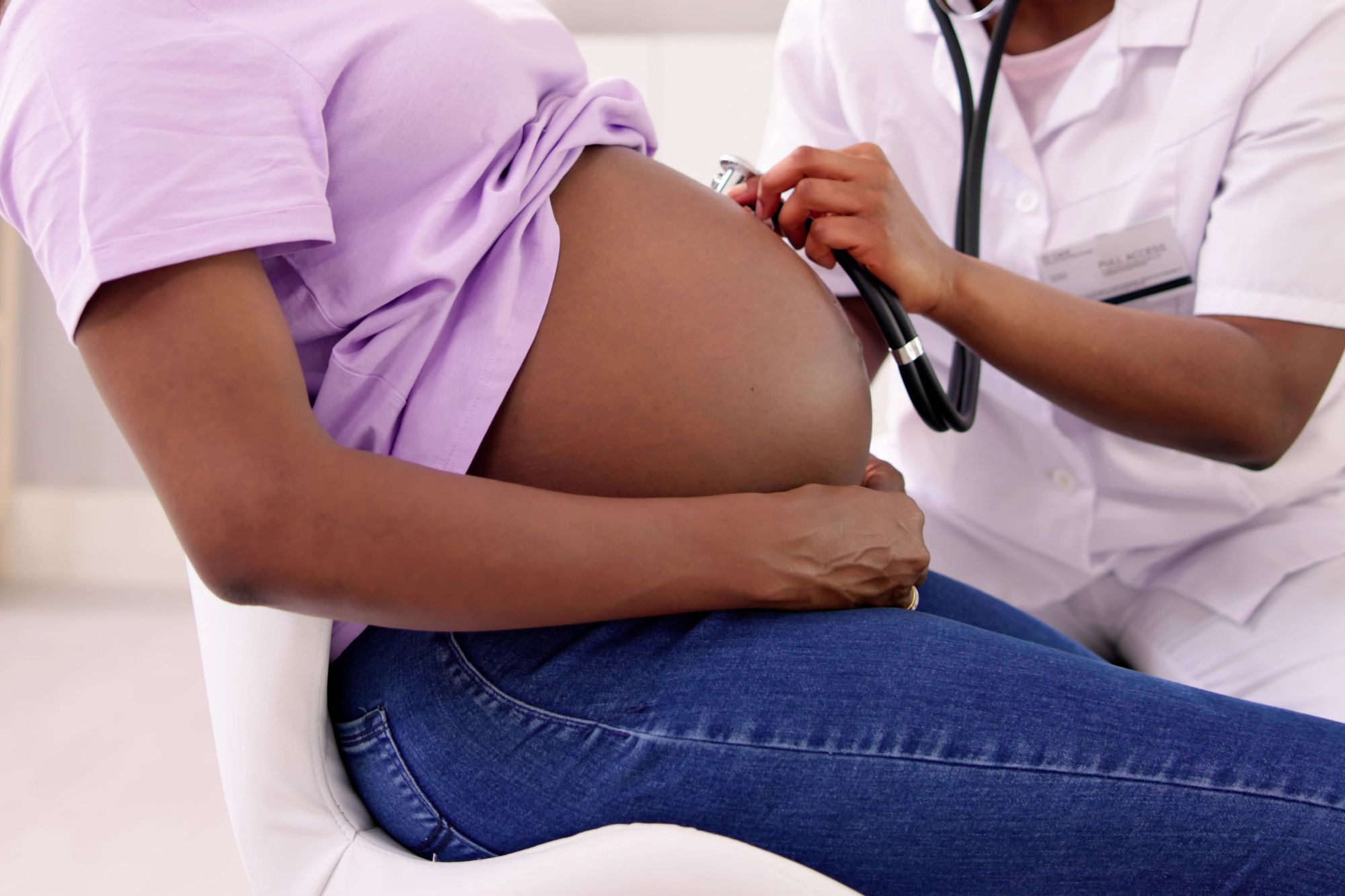 Mortalità materna: i tagli ai fondi minacciano i Paesi a basso reddito