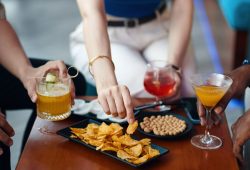 Dal Calcio alla Politica: di cosa parlano gli italiani al bar?