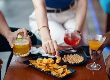 Dal Calcio alla Politica: di cosa parlano gli italiani al bar?