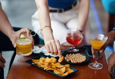 Dal Calcio alla Politica: di cosa parlano gli italiani al bar?