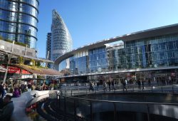 “Chi non trova reti, trova la rabbia”: la sociologa sull’aggressione di piazza Gae Aulenti