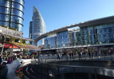 “Chi non trova reti, trova la rabbia”: la sociologa sull’aggressione di piazza Gae Aulenti