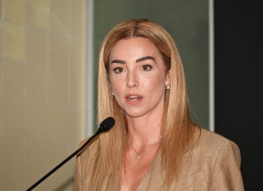 La sindaca Salis in aula contro gli insulti sessisti: “A un uomo incapace, a una donna putt***”